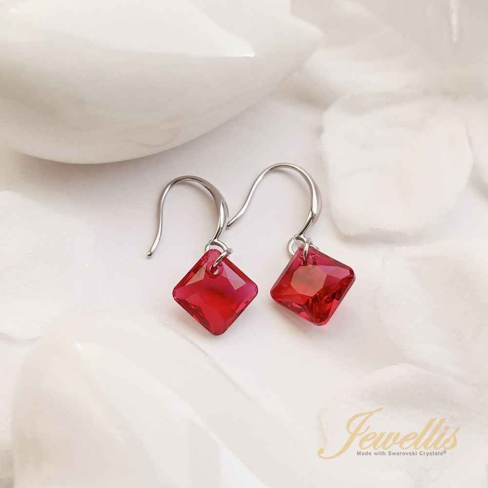 Ocelové náušnice Princess Cut ve tvaru kosočtverce s krystalem Swarovski - Scarlet
