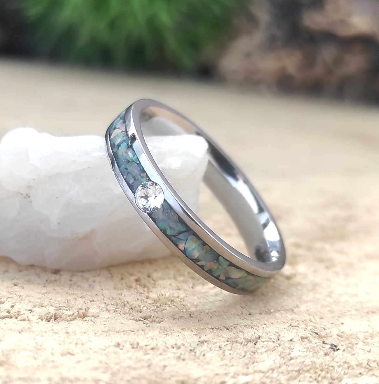 Ocelový prsten s bílým opálem a krystalem Swarovski - Crystal F
