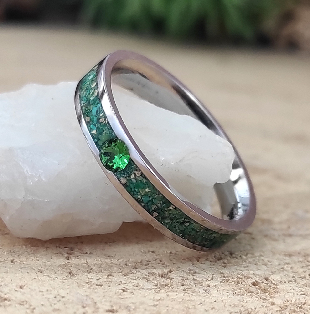 Ocelový prsten s malachitem, jadeitem a krystalem Swarovski - Fern Green