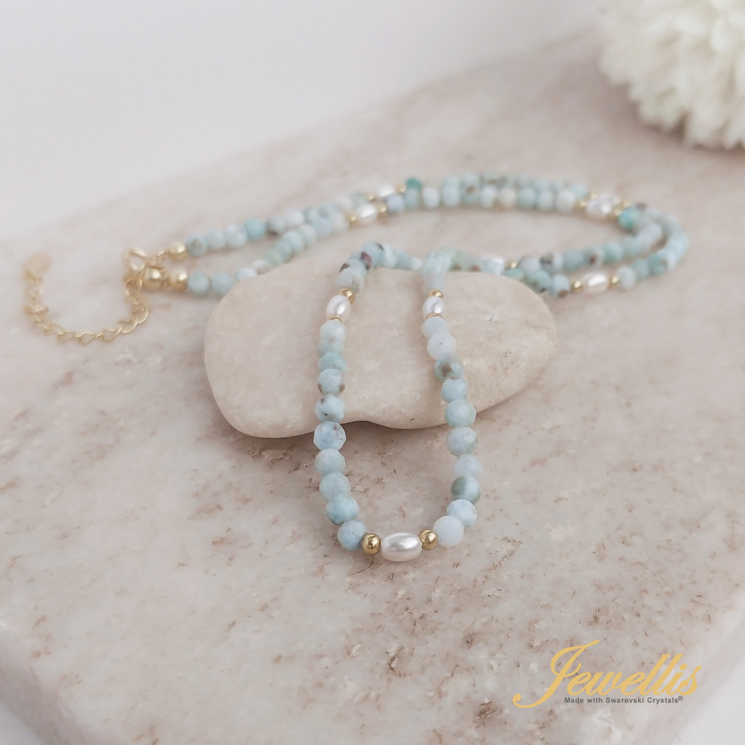 Minerální náhrdelník z přírodních kamenů a perlami Swarovski v leštěné oceli - larimar