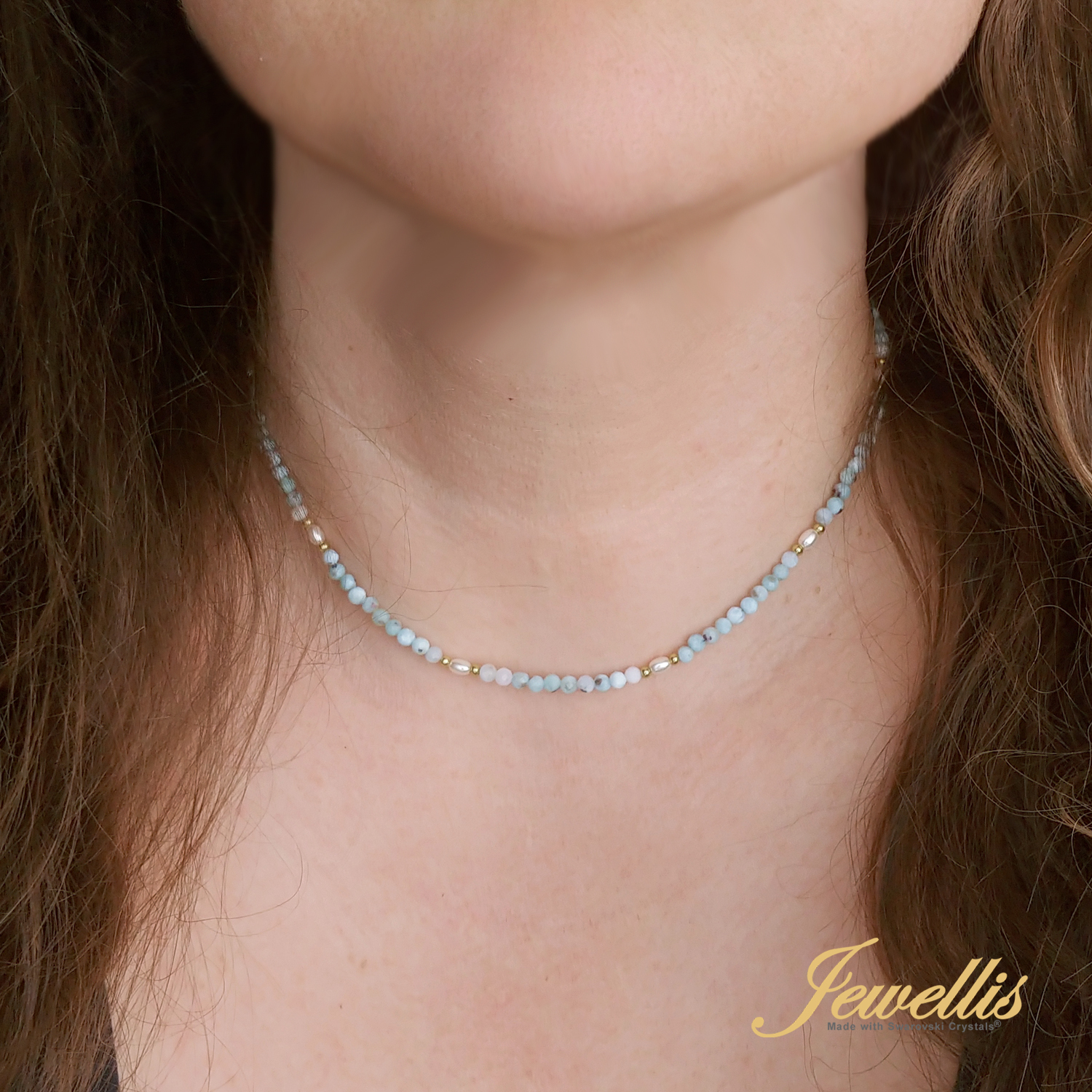 Minerální náhrdelník z přírodních kamenů a perlami Swarovski v leštěné oceli - larimar